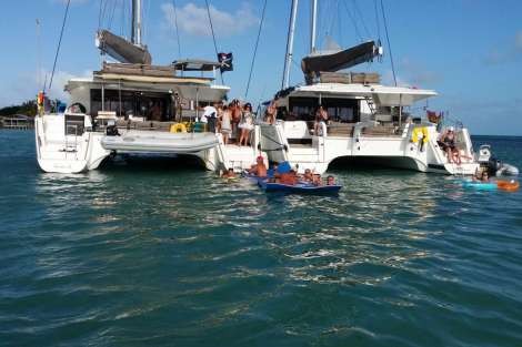 Review img # 53 of the yacht DEVINE SAILING