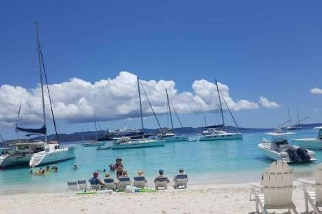 Review img # 44 of the yacht DEVINE SAILING