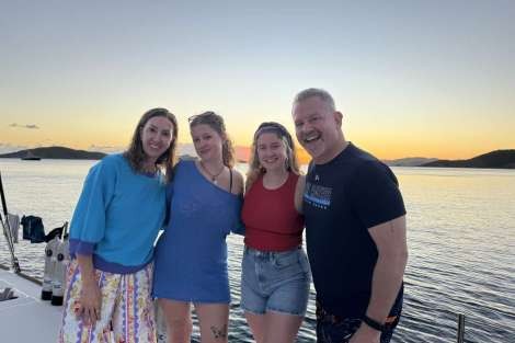 Review img # 2 of the yacht DRAGONFLY