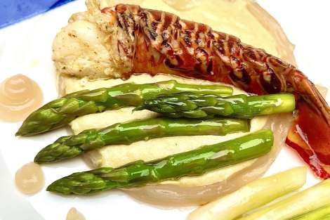 Review img # 90 of the yacht ISOLABLUE