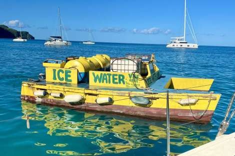 Review img # 108 of the yacht ISOLABLUE