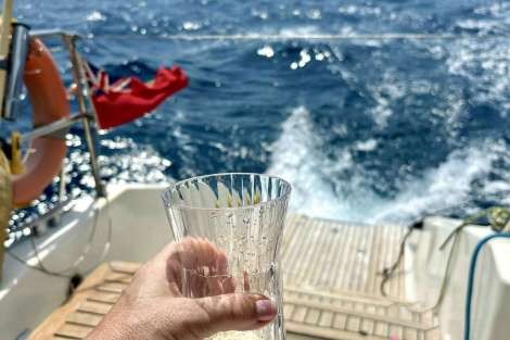 Review img # 38 of the yacht ISOLABLUE