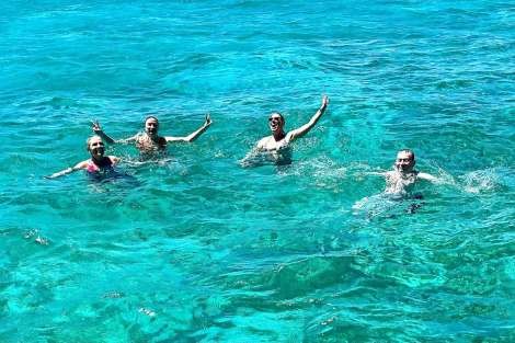 Review img # 30 of the yacht ISOLABLUE