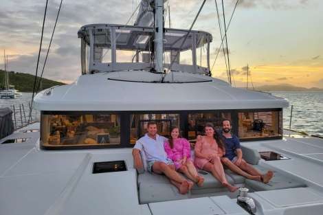 Review img # 104 of the yacht LIQUID ZEN