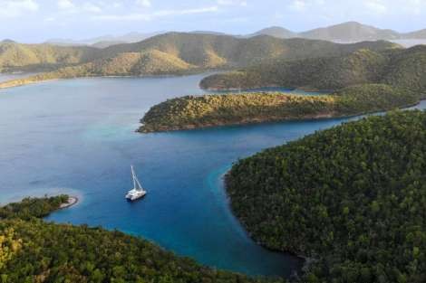 Review img # 102 of the yacht LIQUID ZEN