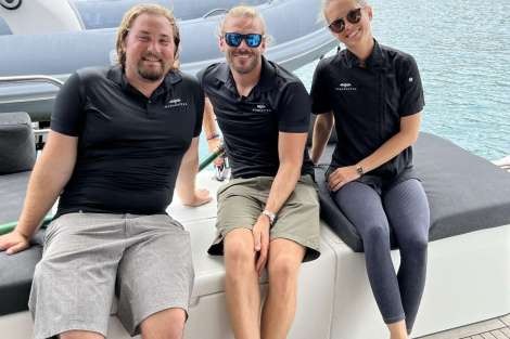 Review img # 2 of the yacht MAHASATTVA