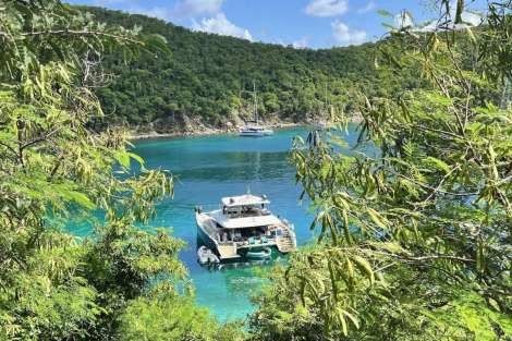 Review img # 38 of the yacht MARE BLU