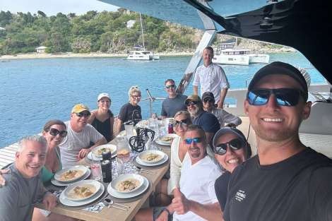 Review img # 33 of the yacht Moon Shadow