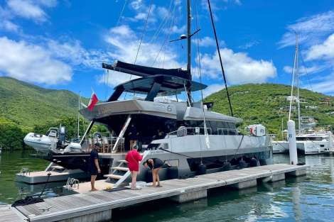 Review img # 15 of the yacht Moon Shadow