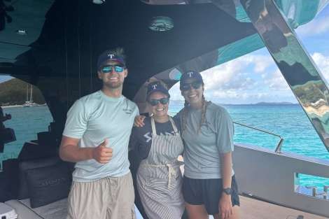 Review img # 21 of the yacht Moon Shadow