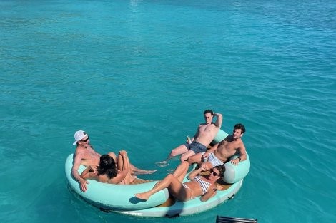 Review img # 12 of the yacht Moon Shadow