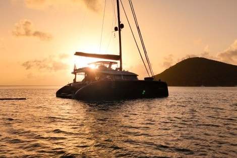Review img # 2 of the yacht RELENTLESS II 80
