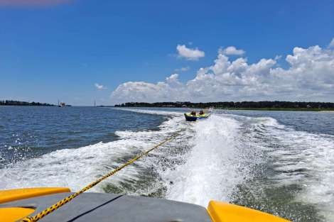 Review img # 21 of the yacht TOP SHELF