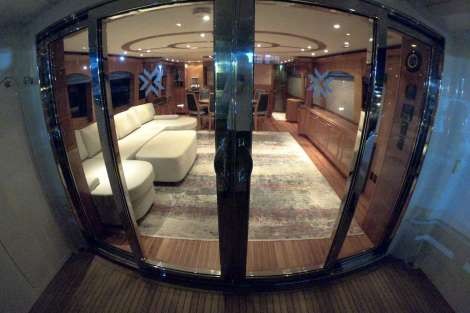 Review img # 23 of the yacht TOP SHELF