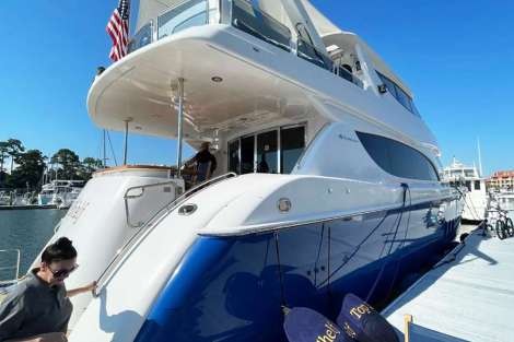 Review img # 25 of the yacht TOP SHELF