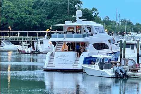 Review img # 30 of the yacht TOP SHELF